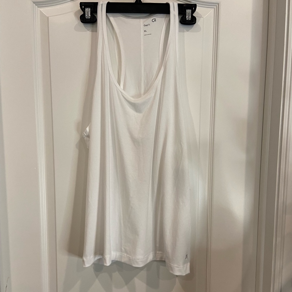 NWT Gapfit white tank size XL